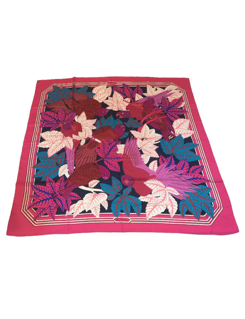 Carré géant HERMES 'Les perroquets' en soie rose et bleu