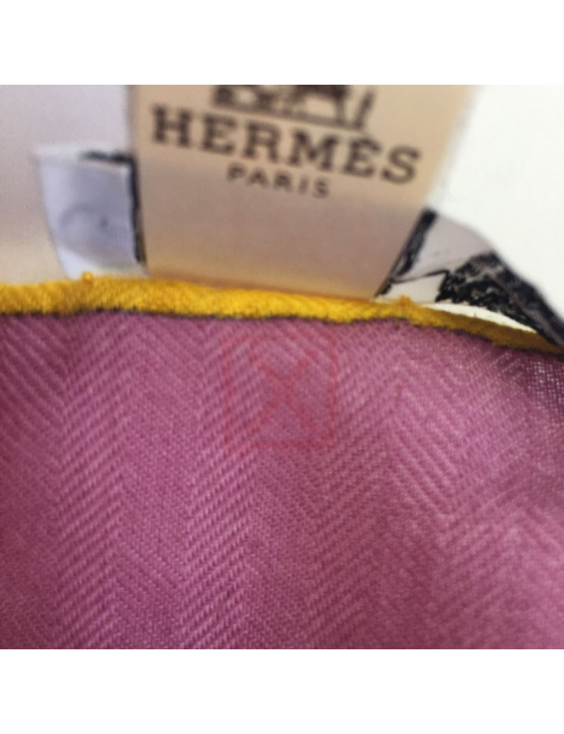 Châle HERMES 'Sellier' en cachemire et soie parme, crème et jaune