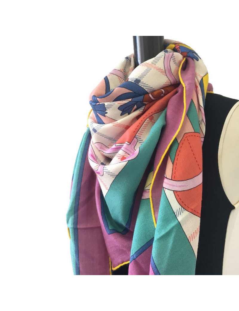 Châle HERMES 'Sellier' en cachemire et soie parme, crème et jaune