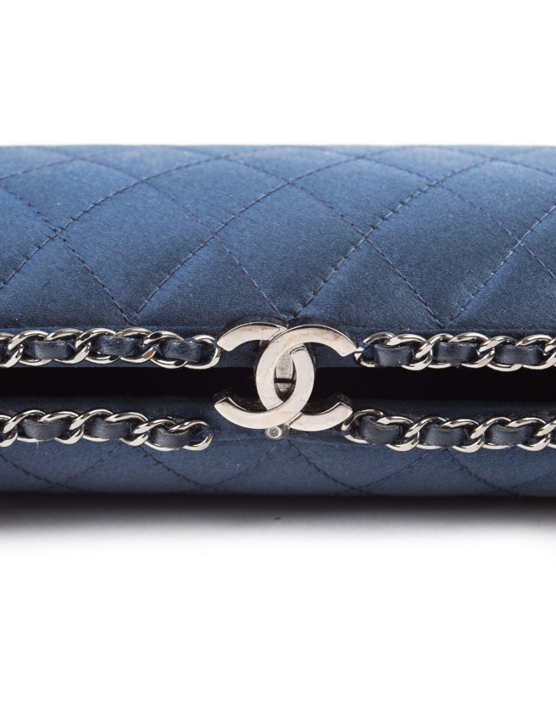 Sac minaudière CHANEL satin de soie bleu nuit