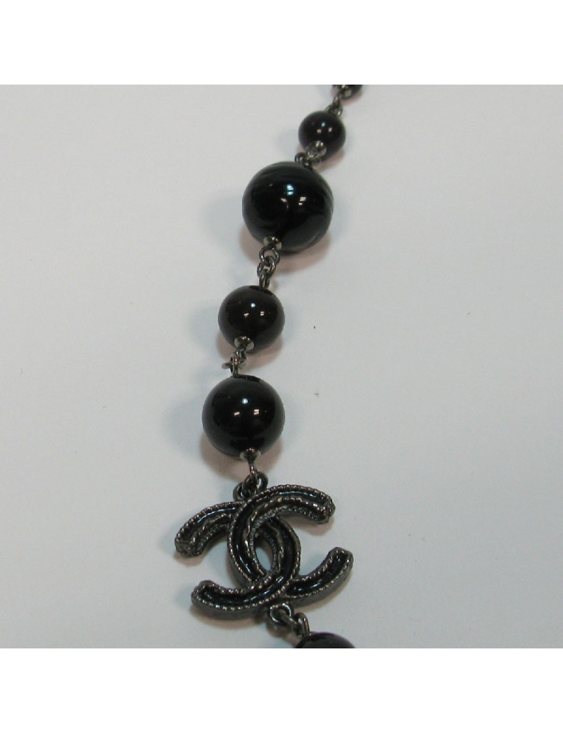 Sautoir CHANEL en perles noires, gris foncé