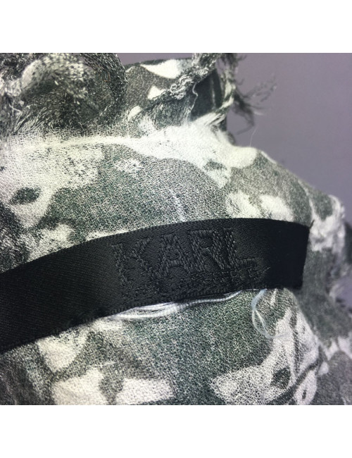 Châle KARL LAGERFELD