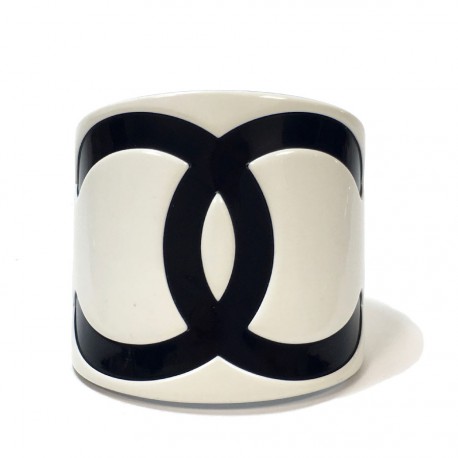 CHANEL CC black and white plastic cuff bracelet - VALOIS VINTAGE PARIS