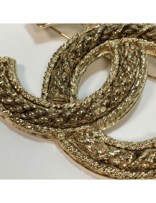 Broche CHANEL CC en métal doré