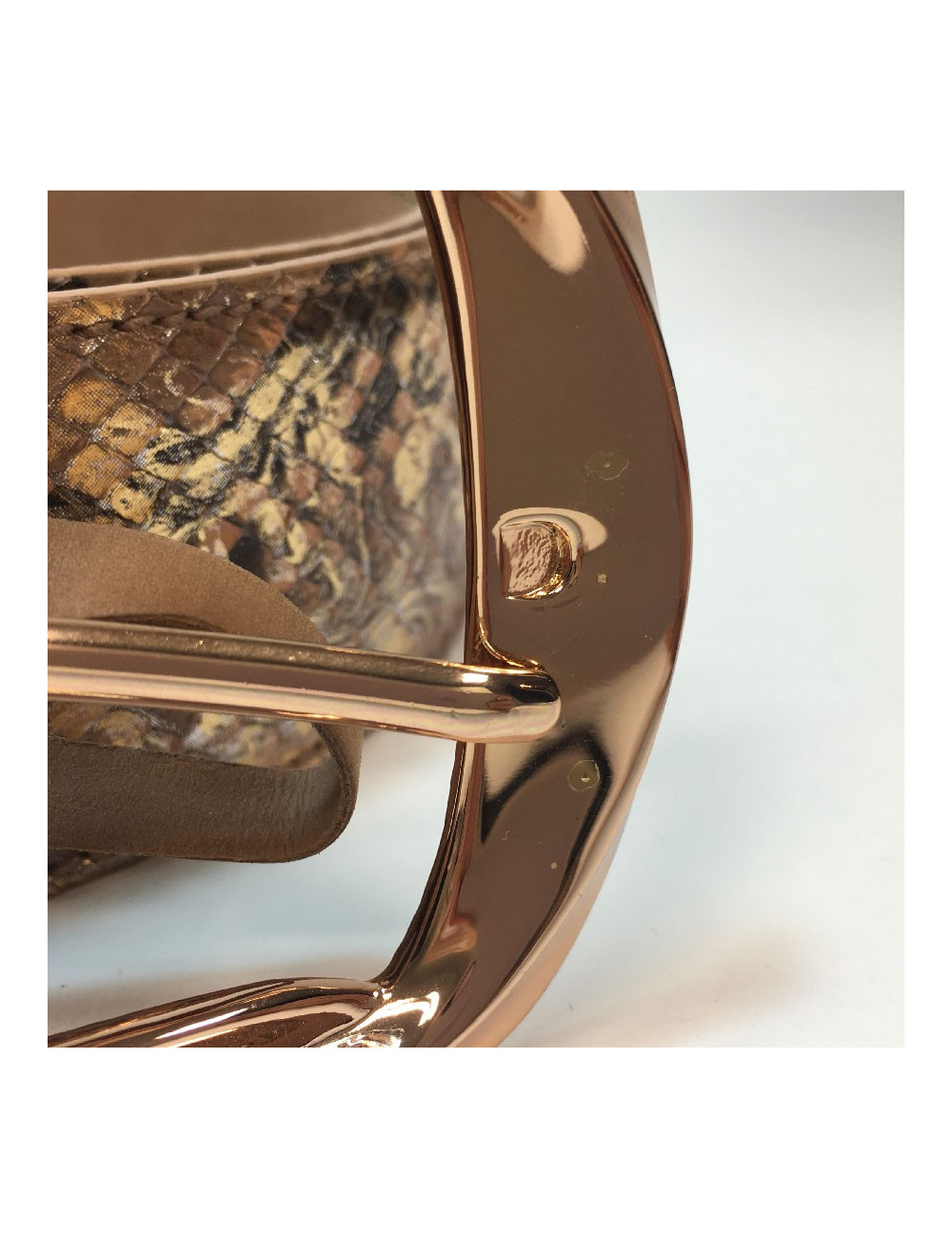 Ceinture ALEXANDER Mc QUEEN T75 en cuir exotique python rose irisé