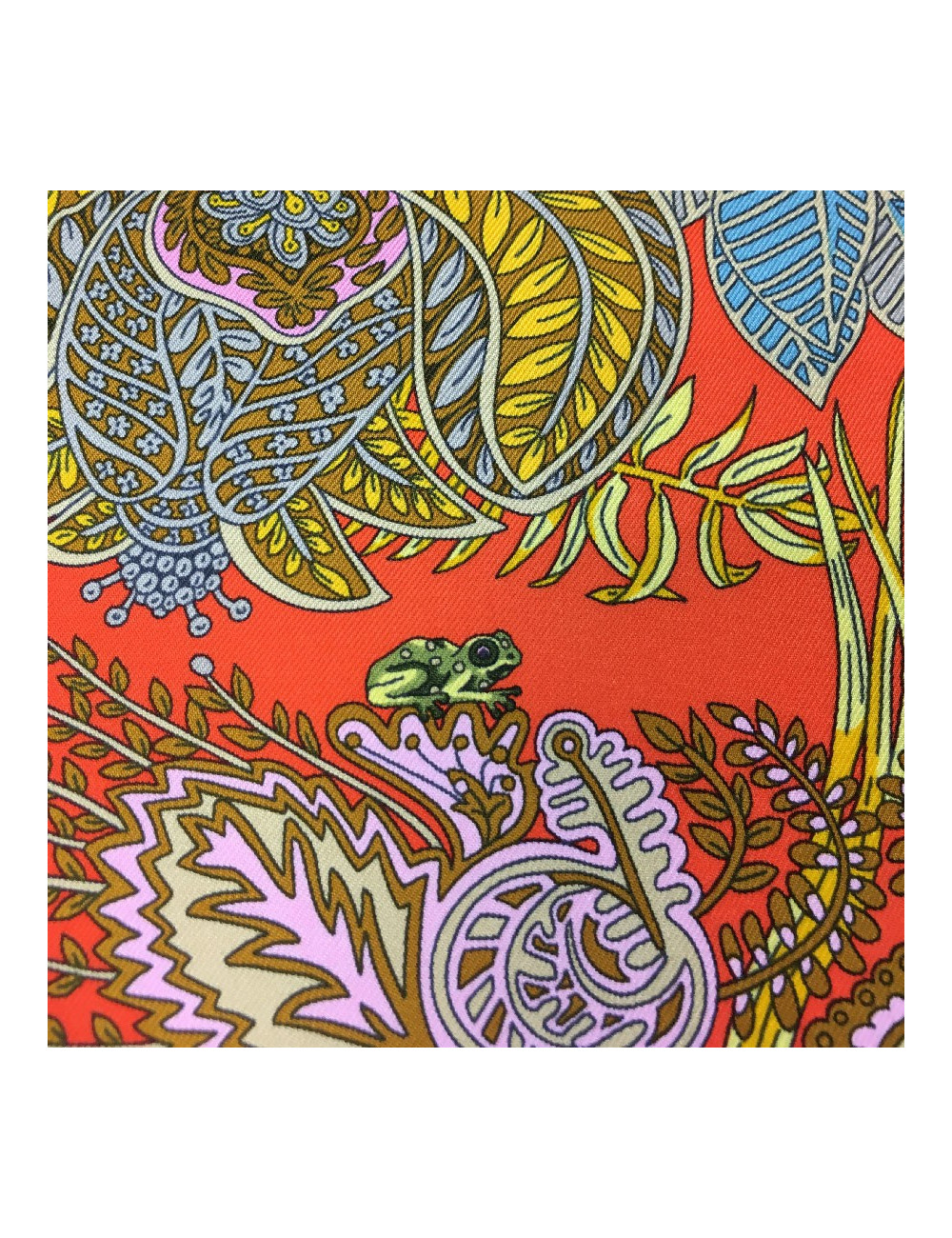 Carré HERMES "Maîtres de la forêt" en soie orange, jaune d'or et beige