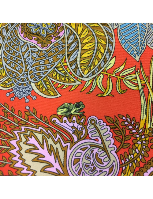 Carré HERMES "Maîtres de la forêt" en soie orange, jaune d'or et beige