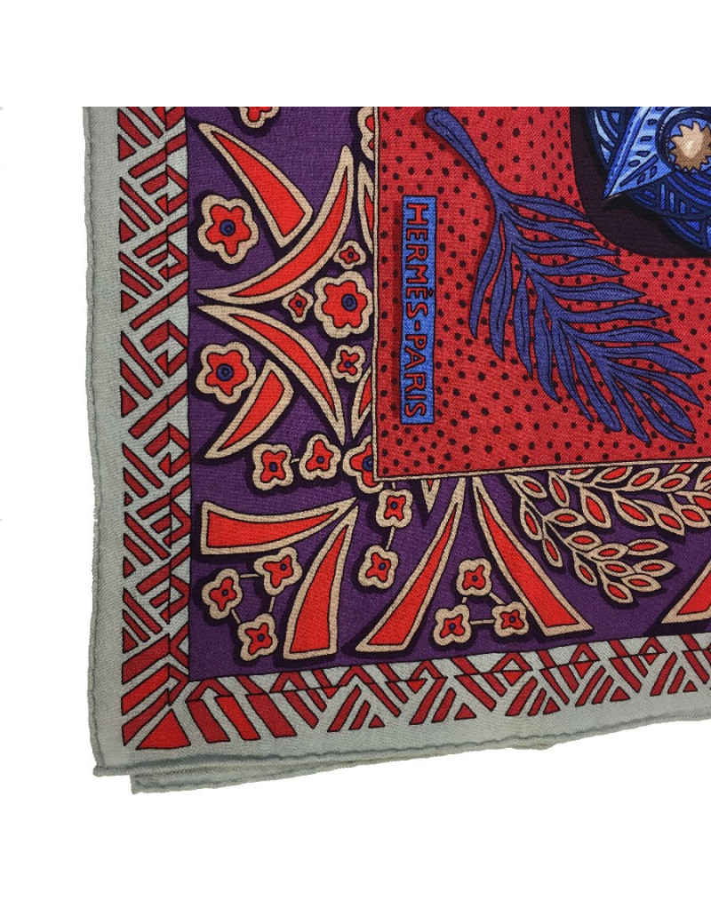 PRIX D'ACHAT Châle HERMES 140cm " Zenobie Reine de Palmyre" en soie et cachemire aubergine,bleu dur et rouge 