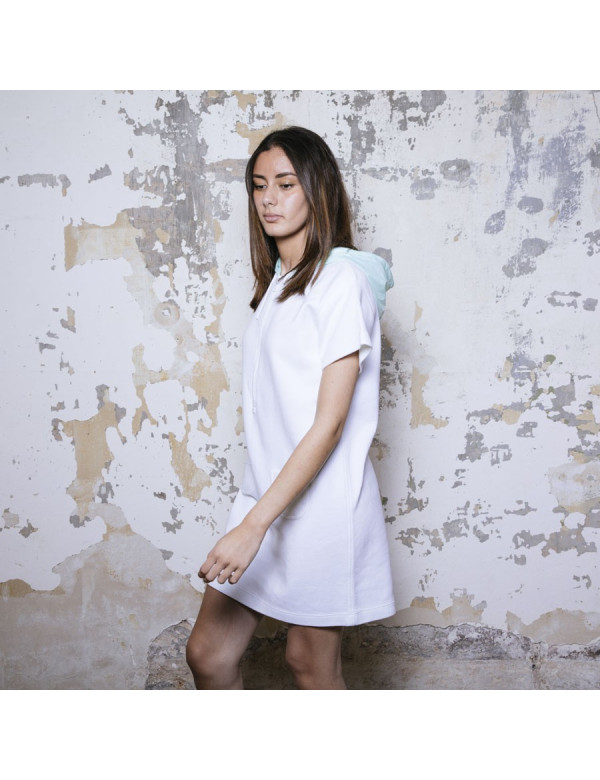 Robe sweat COURREGES blanche et capuche verte 2
