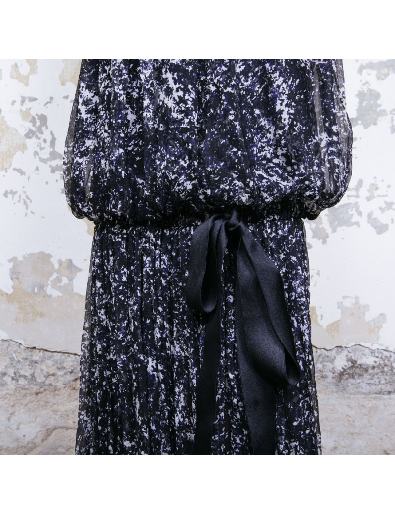 Robe longue du soir CHANEL T 34 en soie imprimée bleue et blanche