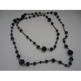 MARGUERITE DE VALOIS necklace beads black and ruthenium