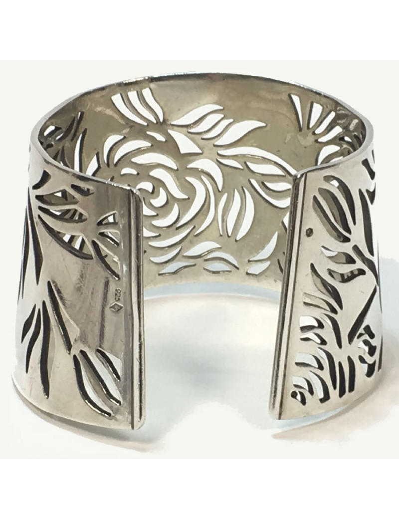 Manchette CHANEL 'camelias' en argent massif 