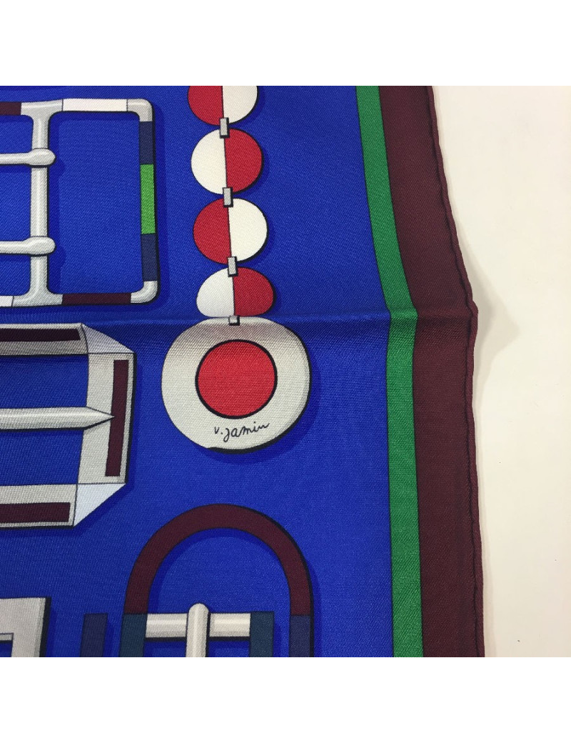 Carré HERMES " Carré en boucles" en soie bleu roy, bordeaux et vert