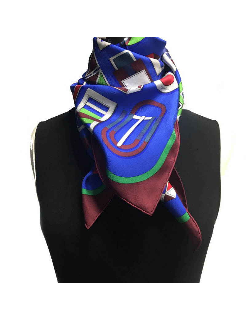 Carré HERMES " Carré en boucles" en soie bleu roy, bordeaux et vert
