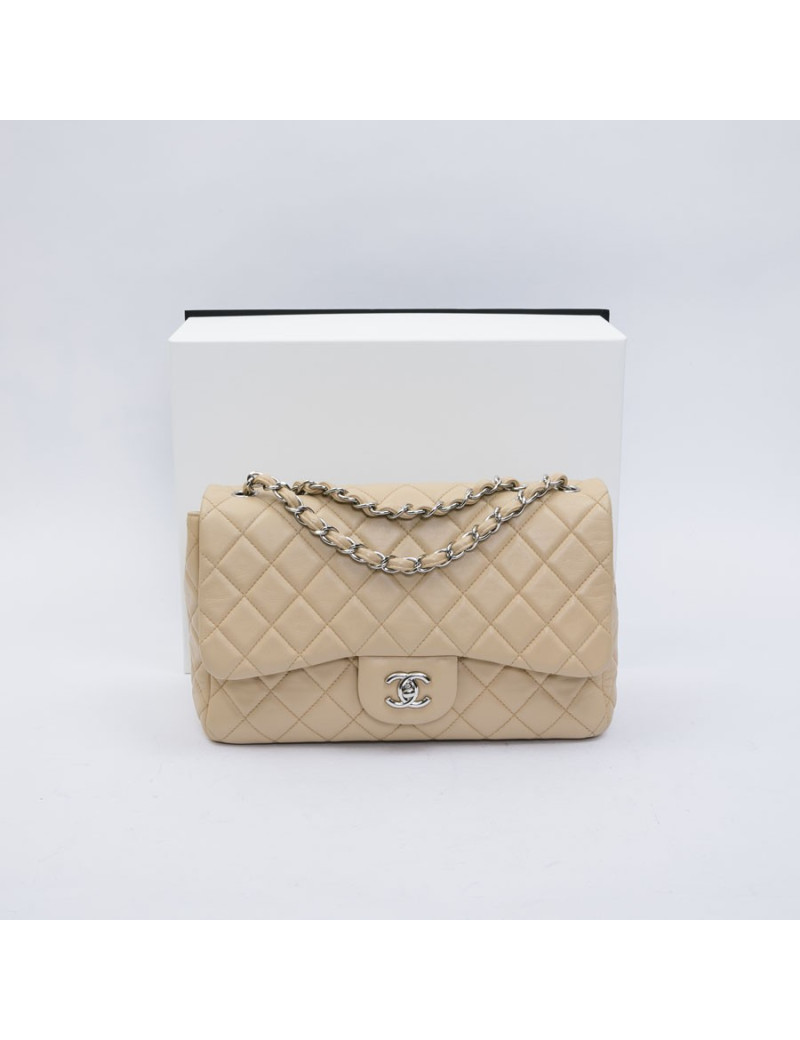 Sac jumbo CHANEL cuir matelassé souple beige