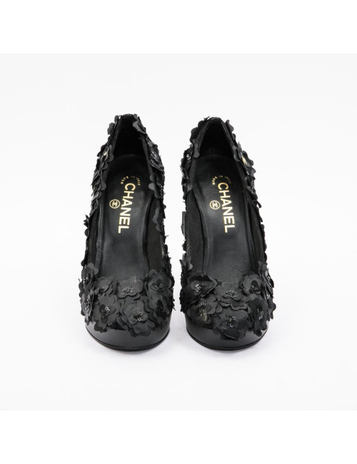 Escarpins T 37.5 CHANEL camélias noirs