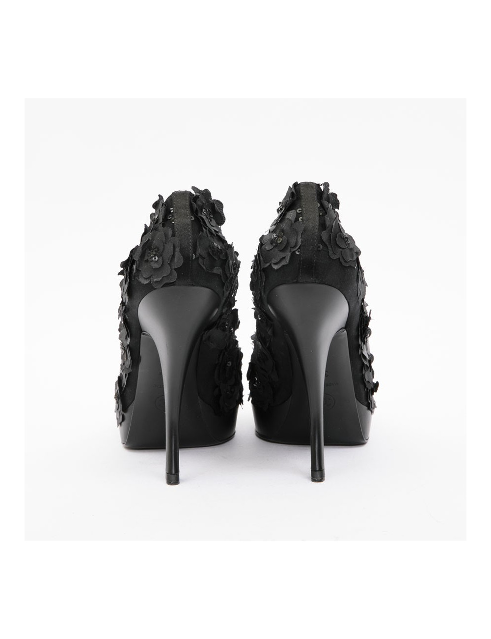 Escarpins T 37.5 CHANEL camélias noirs