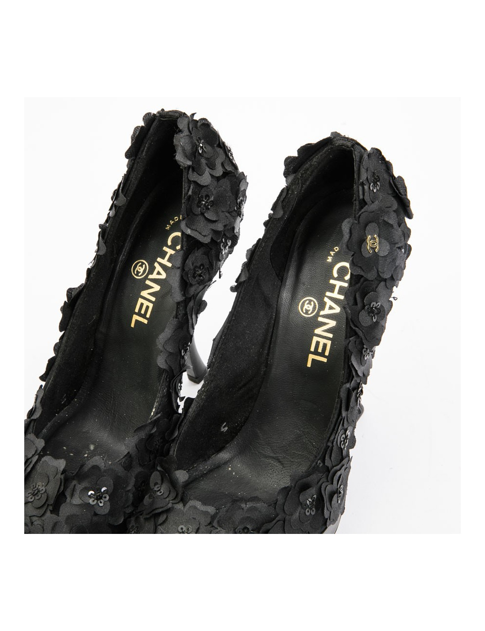 Escarpins T 37.5 CHANEL camélias noirs