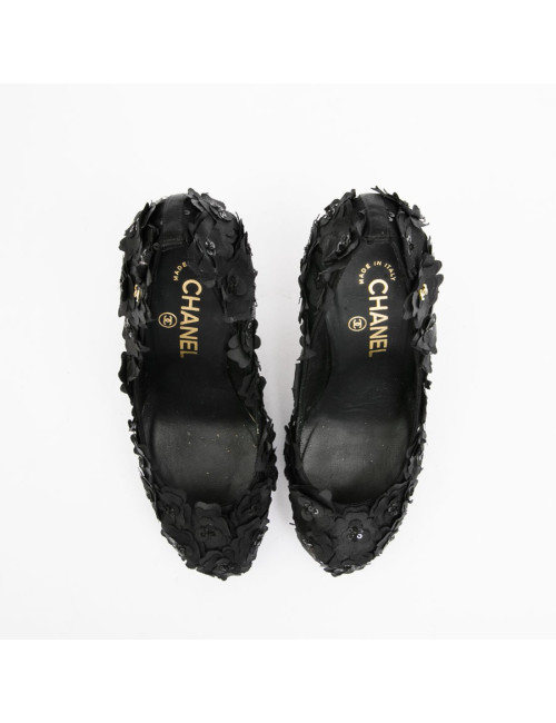 Escarpins T 37.5 CHANEL camélias noirs