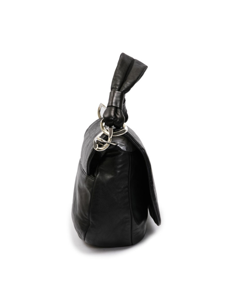 CHANEL flap bag in black quilted lambskin leather