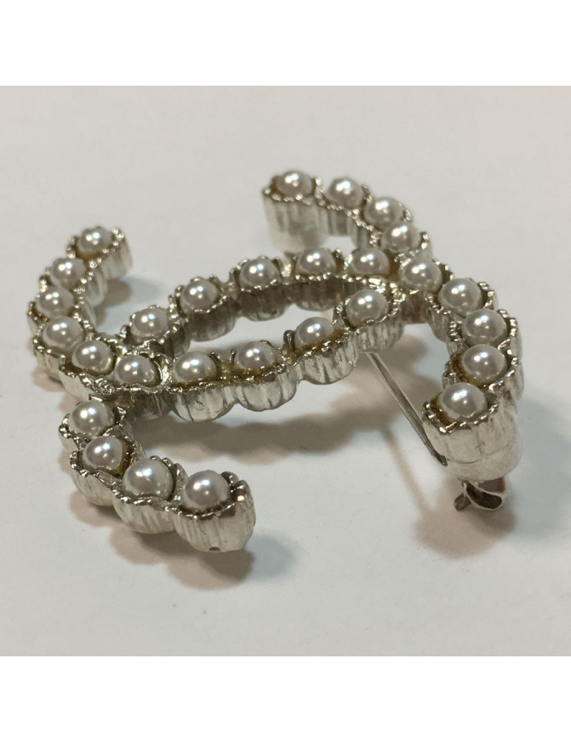 Broche CHANEL CC perles et métal argenté