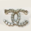 Broche CHANEL CC perles et métal argenté