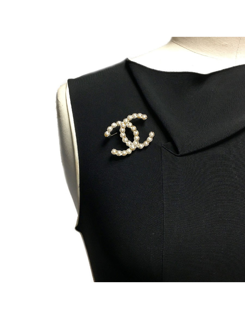 Broche CHANEL CC perles et métal argenté