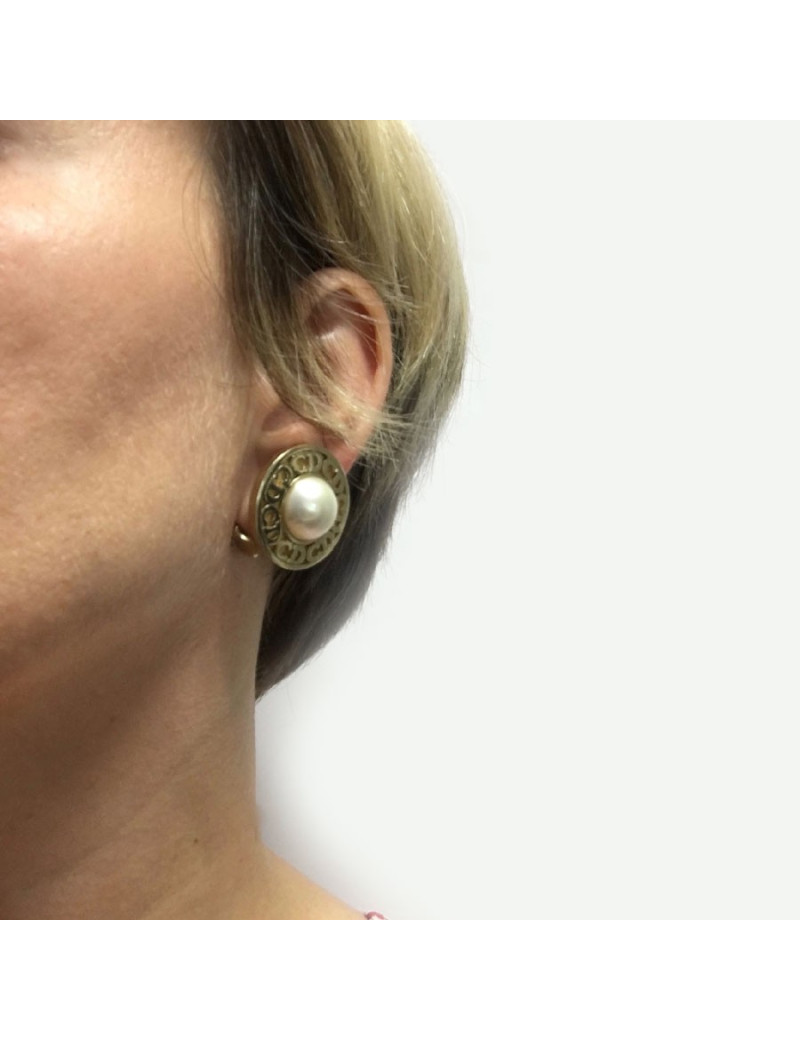 Boucles d'oreille clips CHRISTIAN DIOR dorés et perle nacrée