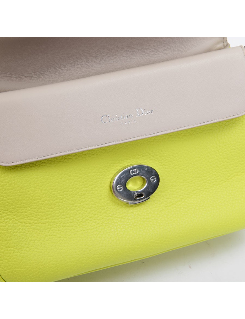 Sac BE DIOR cuir taurillon vert acide 