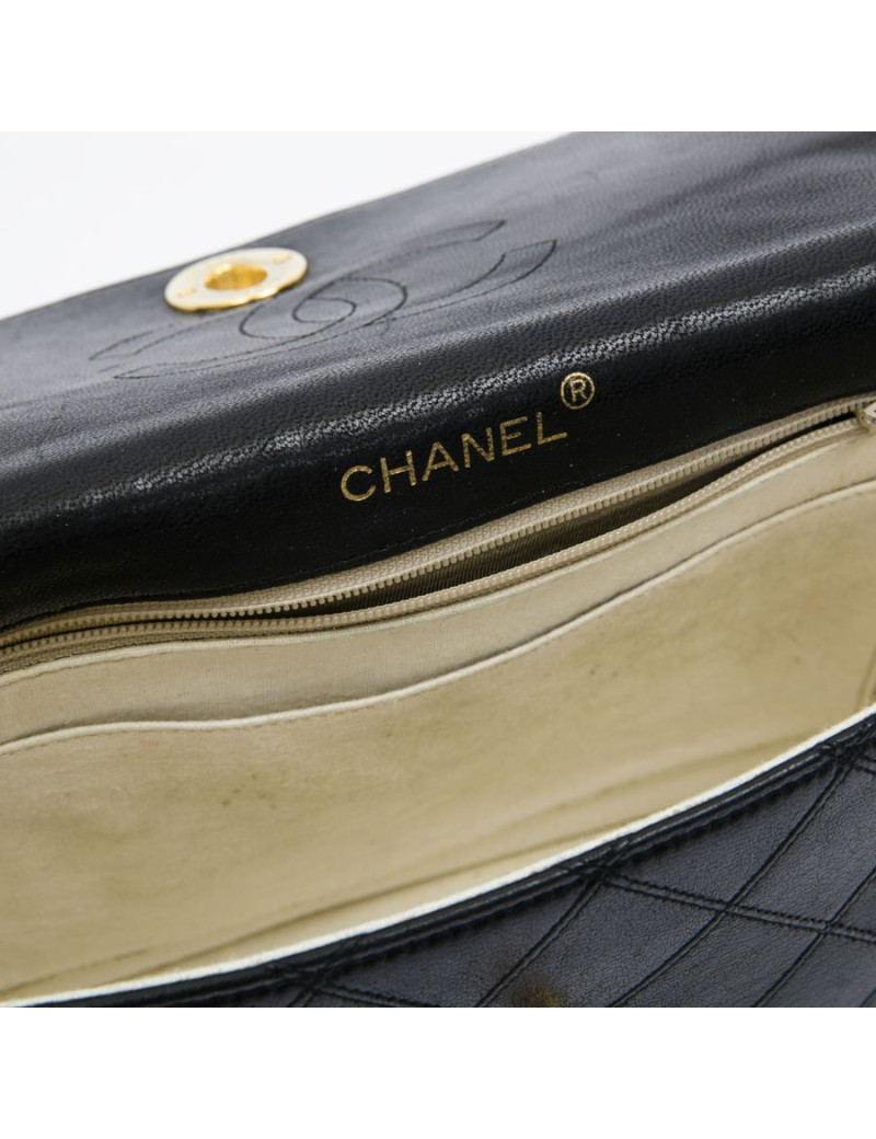 CHANEL vintage bag in black quilted lambskin leather