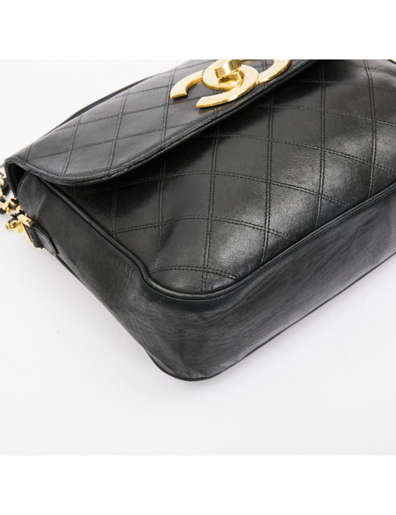 CHANEL vintage bag in black quilted lambskin leather