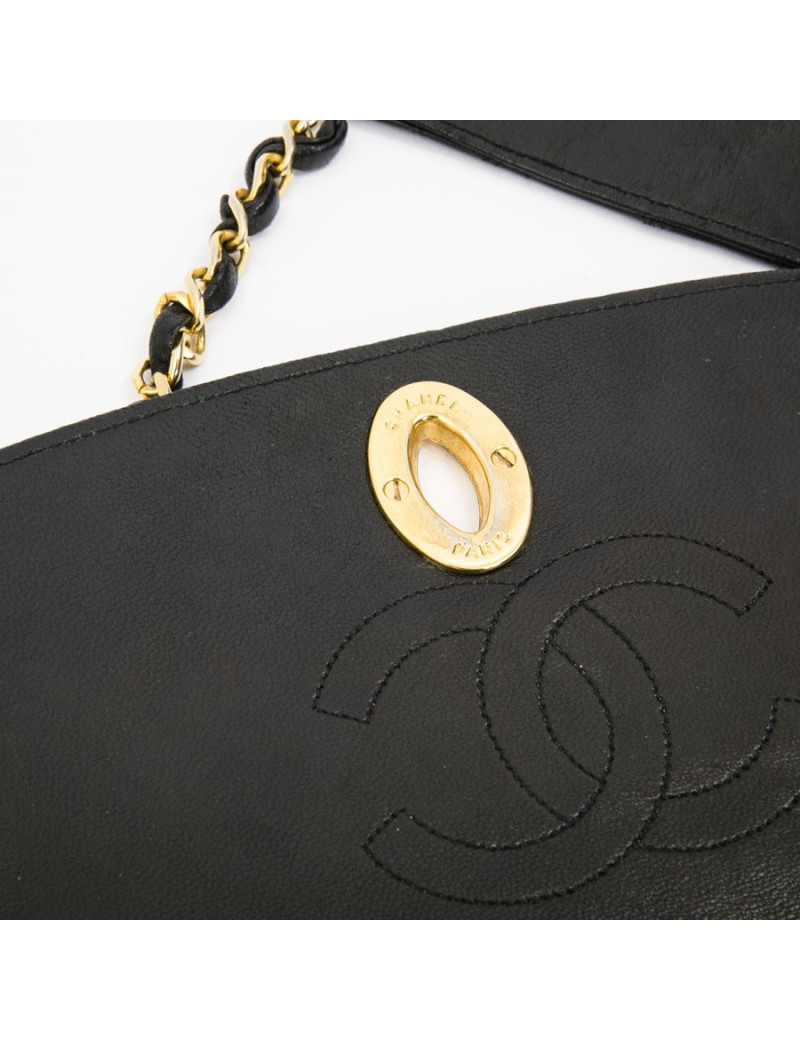 CHANEL vintage bag in black quilted lambskin leather