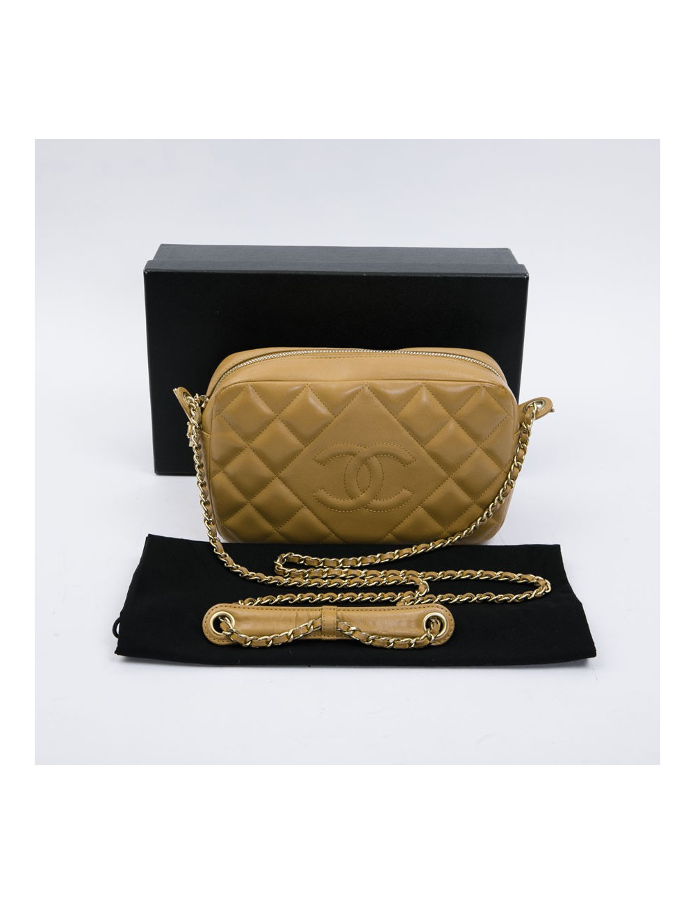 CHANEL camera bag in camel quilted leather