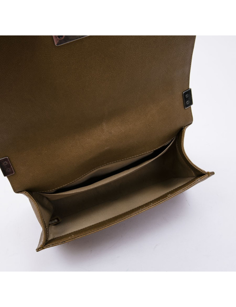 Sac Boy CHANEL medium cuir caviar or vieilli 
