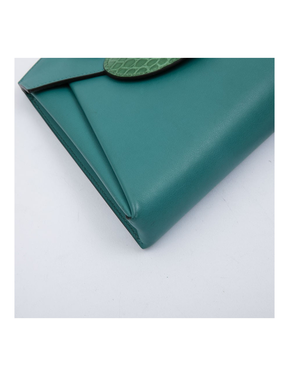 Sac pochette HERMES Tutti frutti Hermail cuir tadelakt bleu paon et crocodile vert