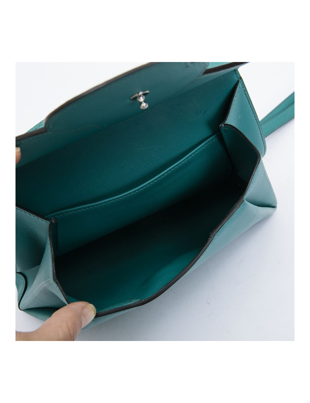 Sac pochette HERMES Tutti frutti Hermail cuir tadelakt bleu paon et crocodile vert