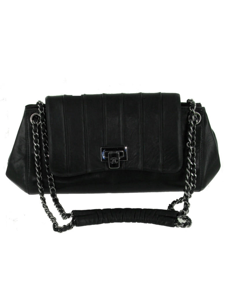 Sac CHANEL besace en cuir d'agneau noir