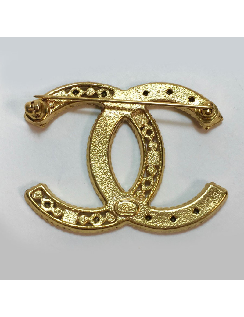 CHANEL CC brooch in gilt metal, rhinestones and pearls
