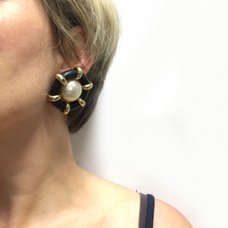 CHANEL Vintage clip-on earrings