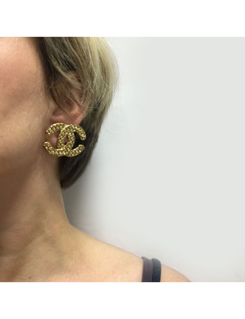 Boucles d'oreille clips CC vintage en métal doré 