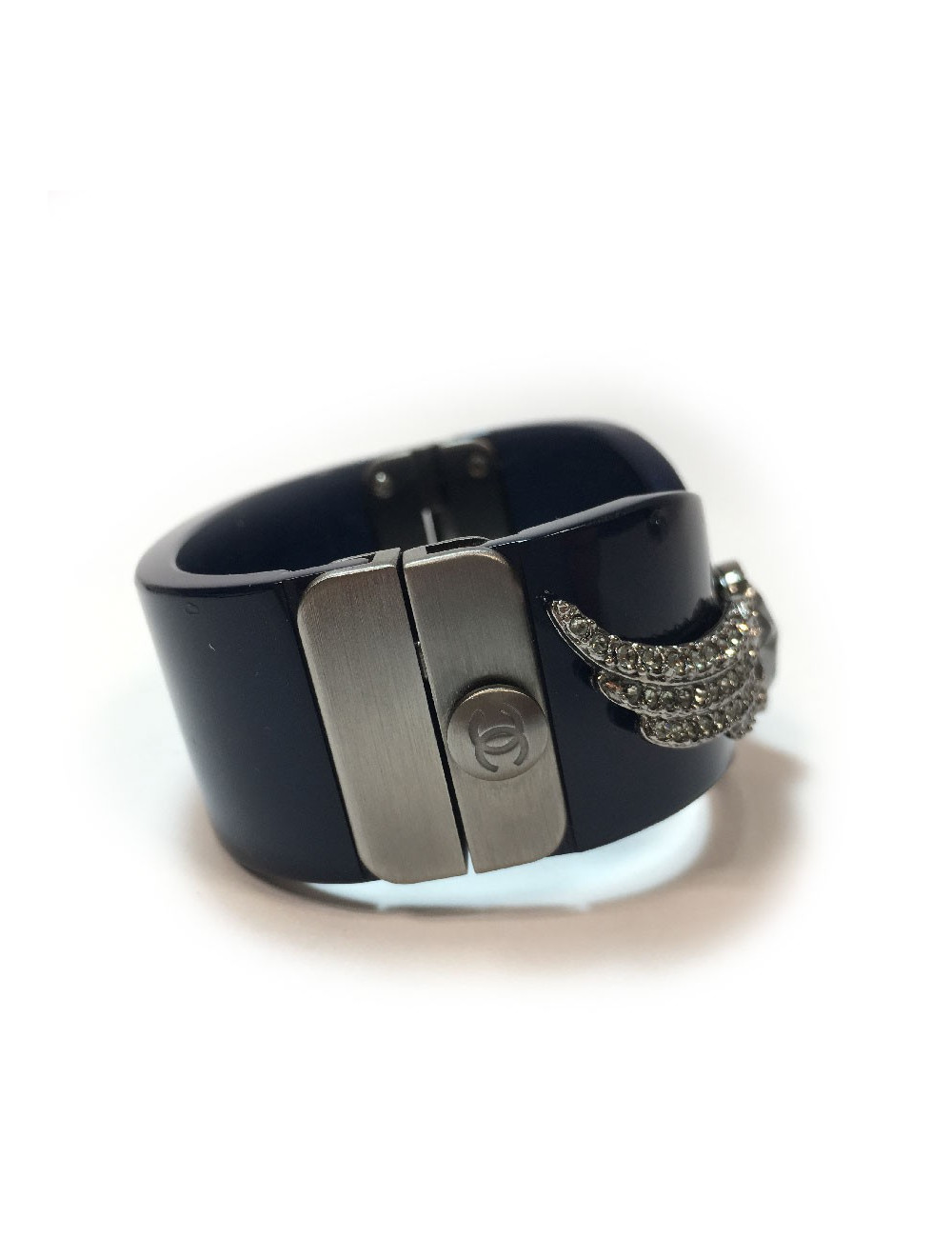 Manchette CHANEL en résine bleue et aile 
