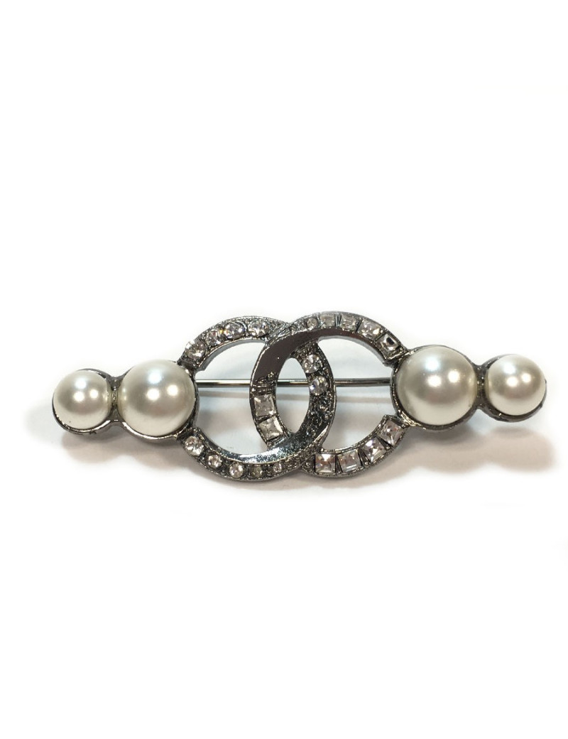 Broche CHANEL CC et perles