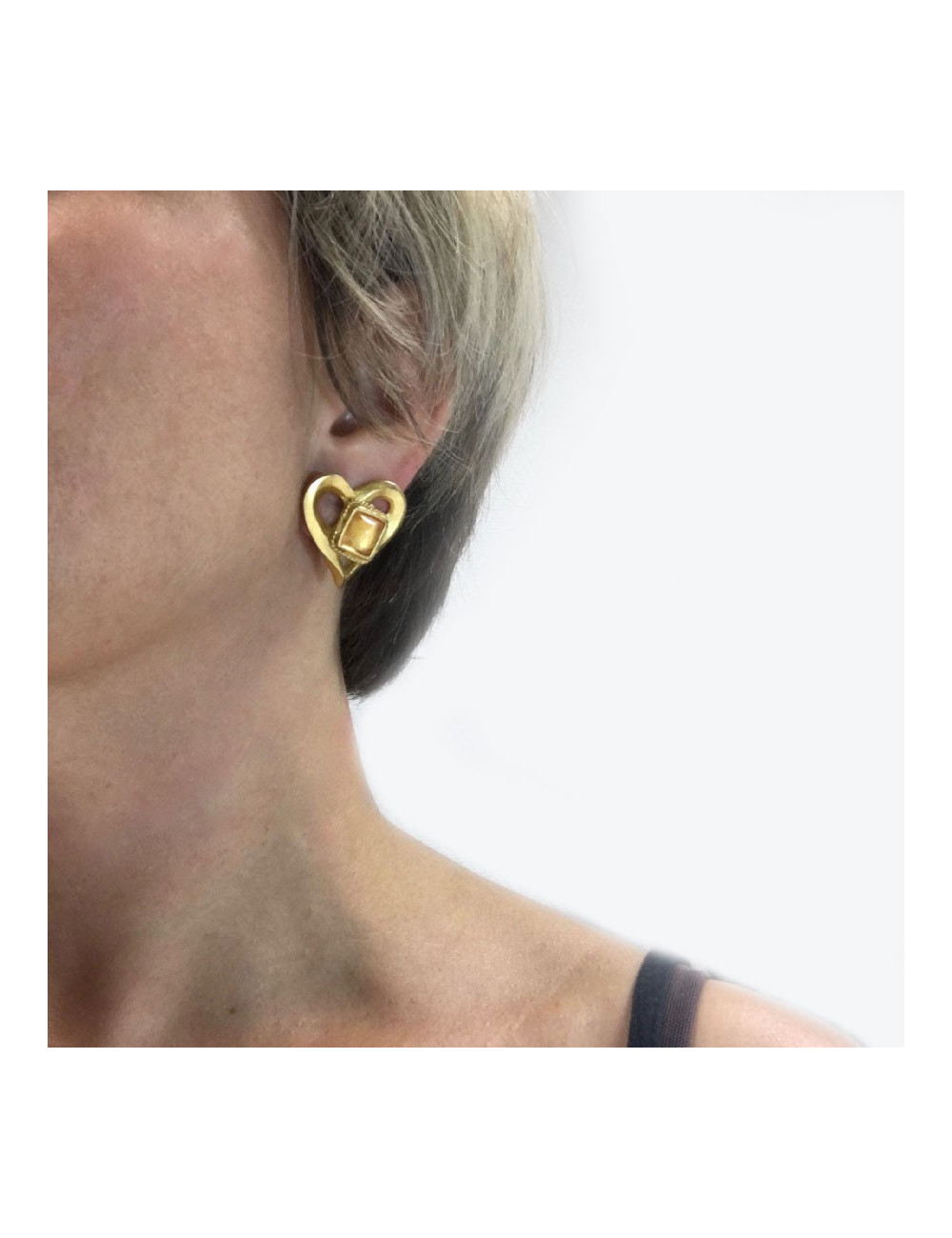 Boucles d'oreilles clips CHRISTIAN LACROIX coeur en métal doré or mat