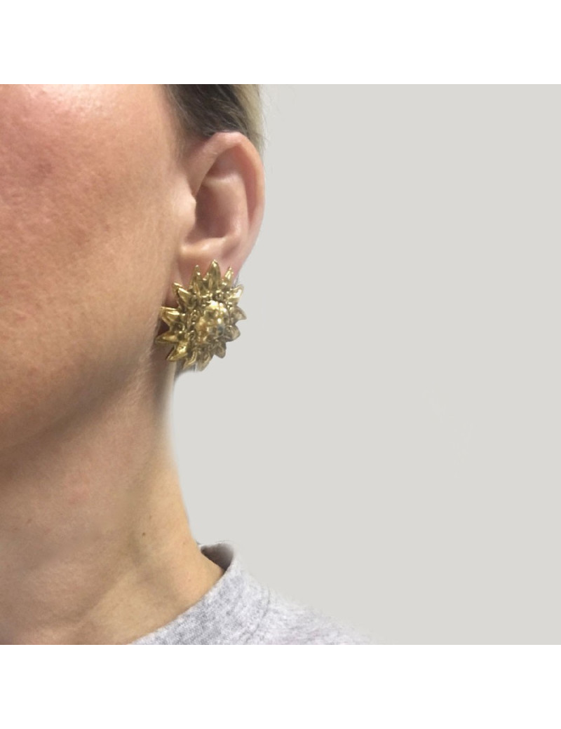 Boucles d'oreille CHANEL lion en métal doré 
