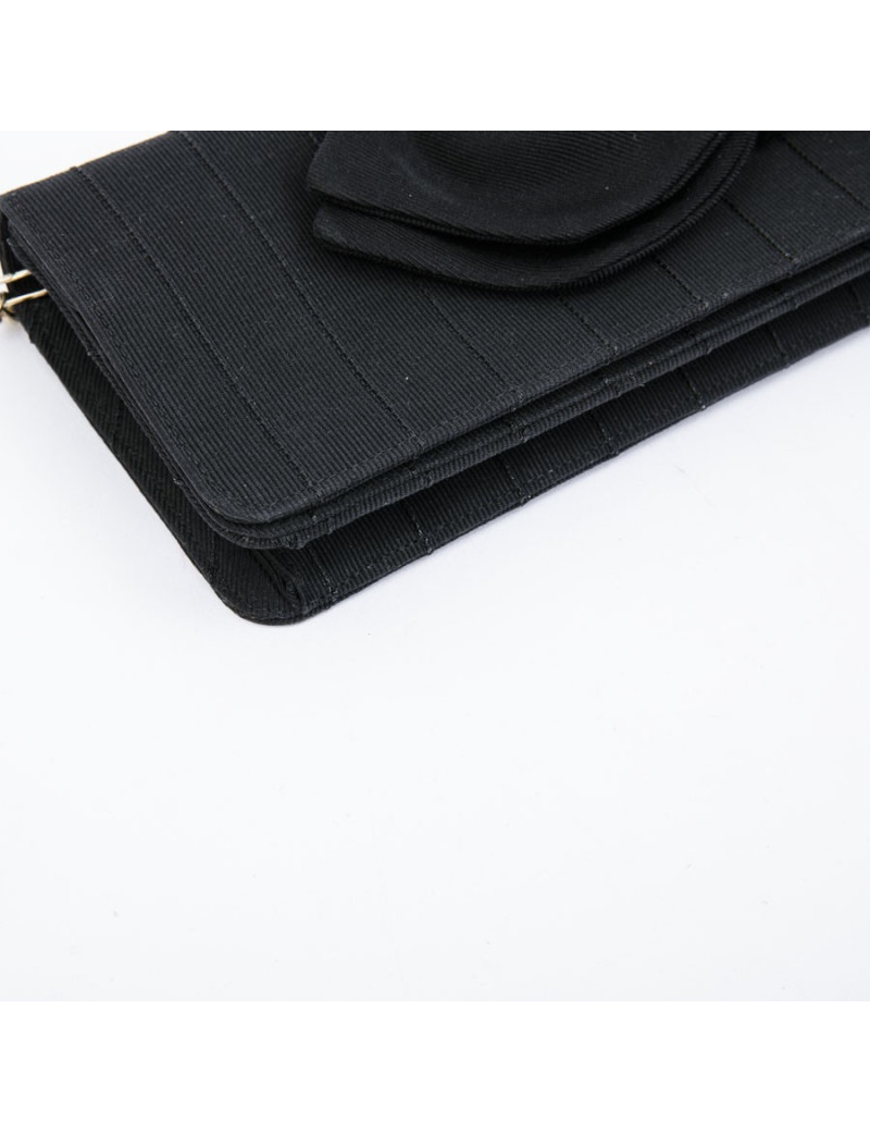 Pochette CHANEL en tissu noir et chaîne dorée