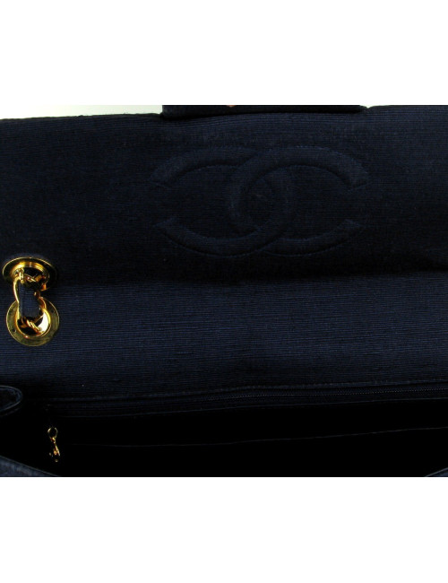 Timeless Maxi Jumbo CHANEL matelassé bleu 