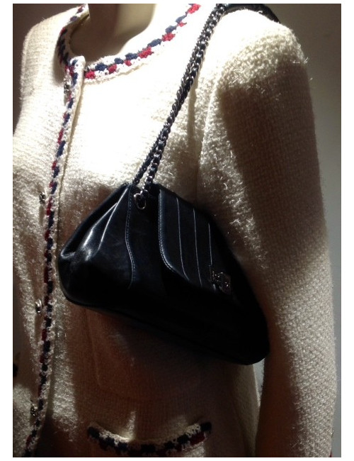 Sac CHANEL en cuir d'agneau noir bijouterie argent