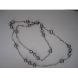 MARGUERITE DE VALOIS grey pearls and silver necklace