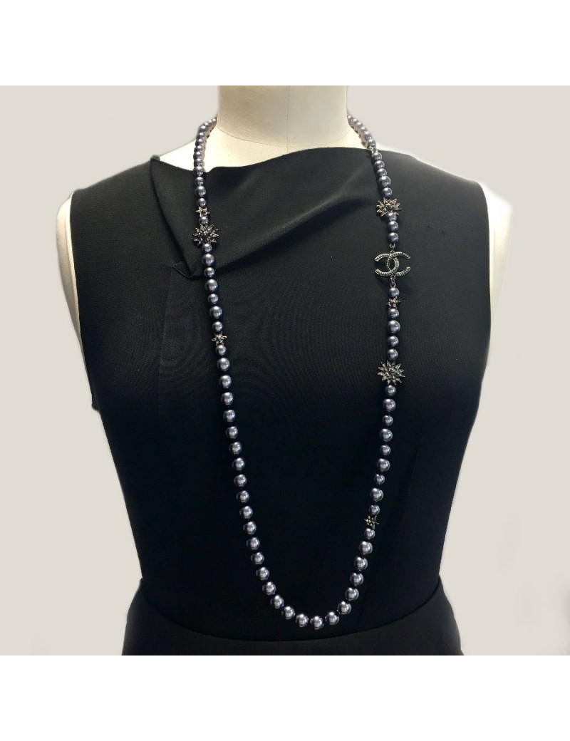 CHANEL beaded necklace in gray pearls