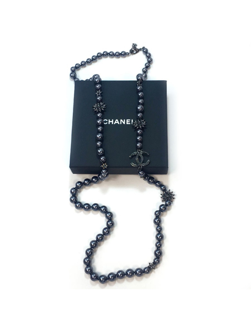 CHANEL beaded necklace in gray pearls